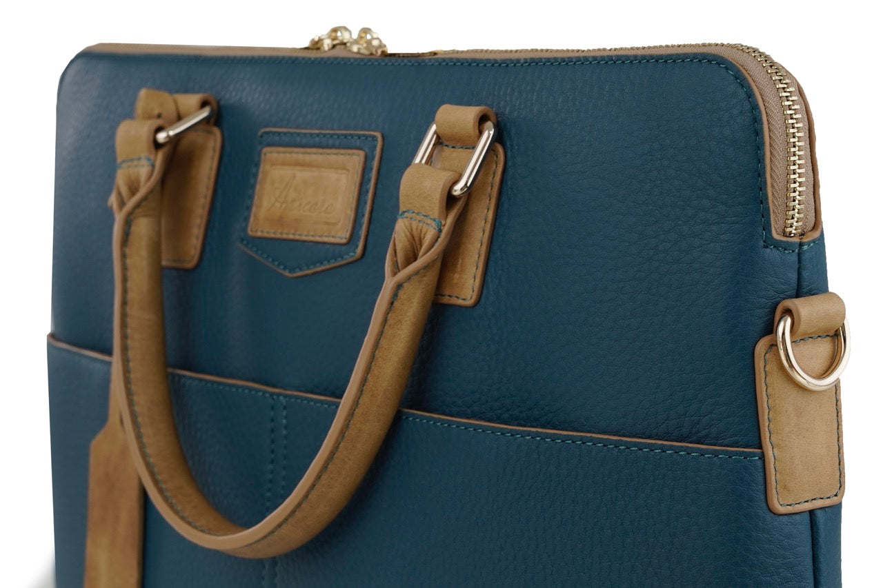 The 2 O'Clock - Limited Duck Blue - Avercara US